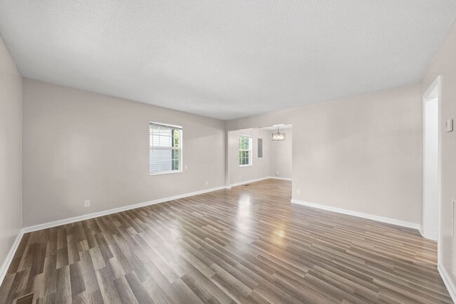 Building Photo - Charming Renovated 2 Bedroom Home with Spacious Yard & Updated Interior
