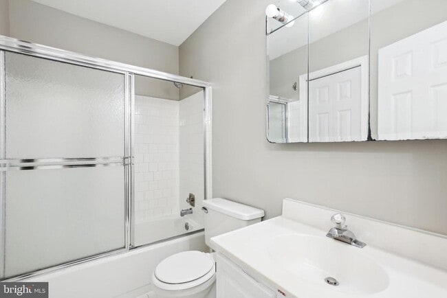 Building Photo - 10150 Village Knolls Ct