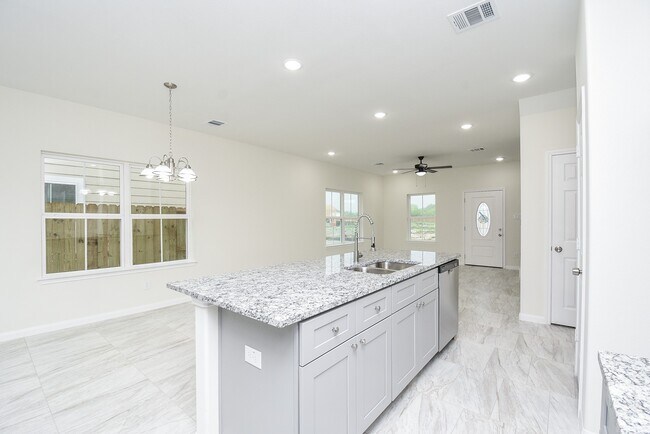 Building Photo - 2807 Topiary Ln