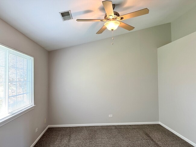 Building Photo - 179 Polaris Dr