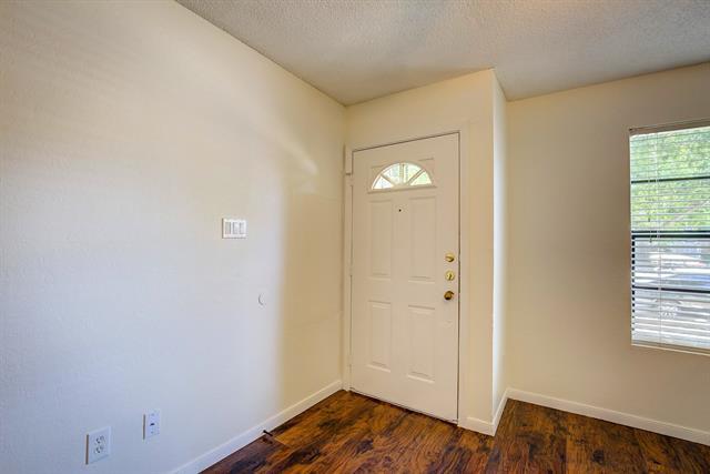 Building Photo - 2441 Sweetwood Dr