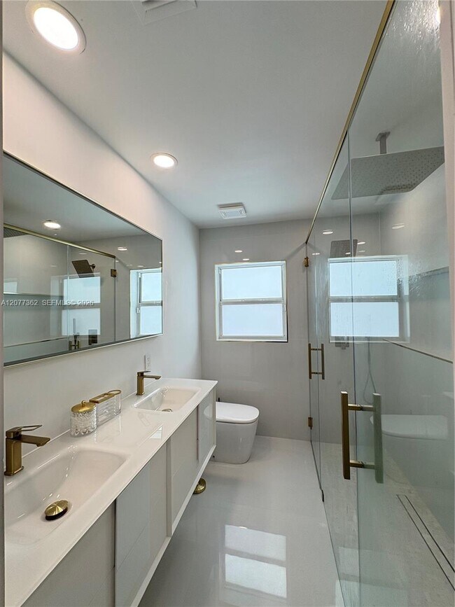 Building Photo - 937 SW 18th Ct