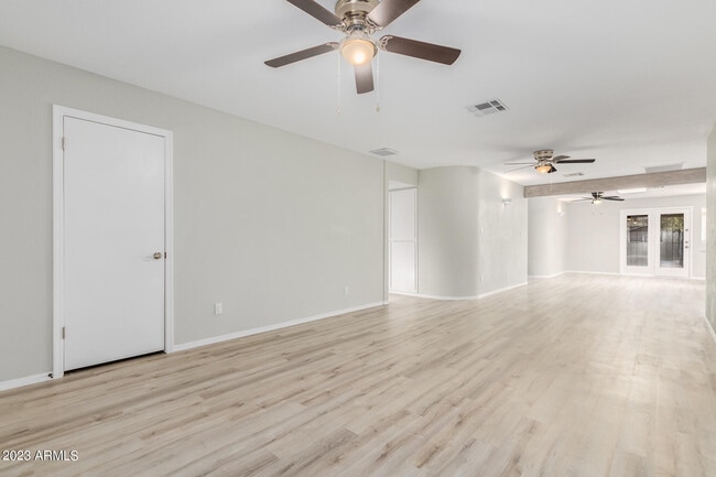 Building Photo - 1512 W Estrella Dr