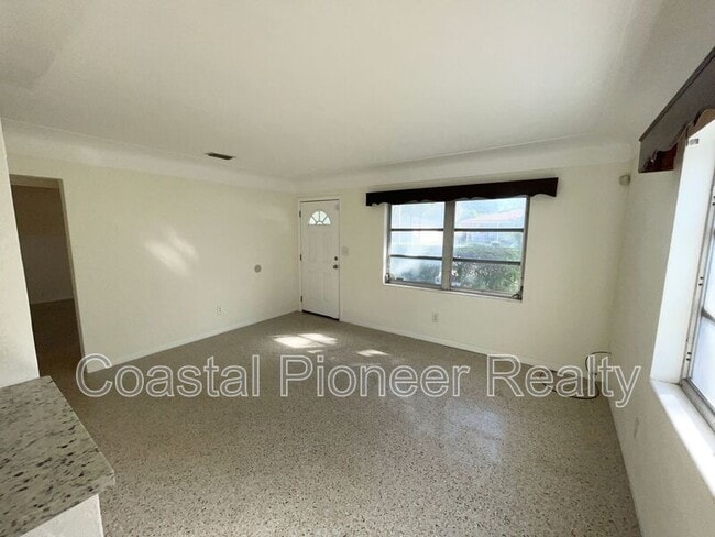 Building Photo - 1711 31st St S