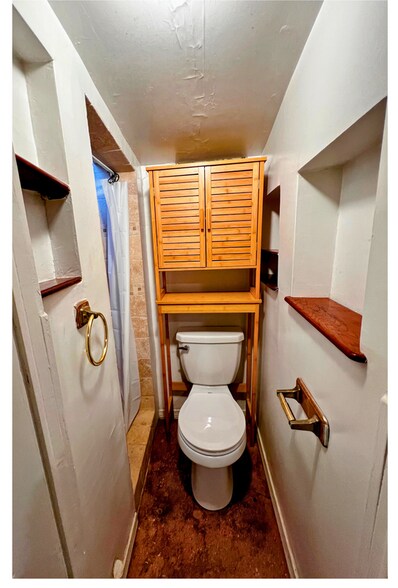 Building Photo - 586 Los Rocas Dr