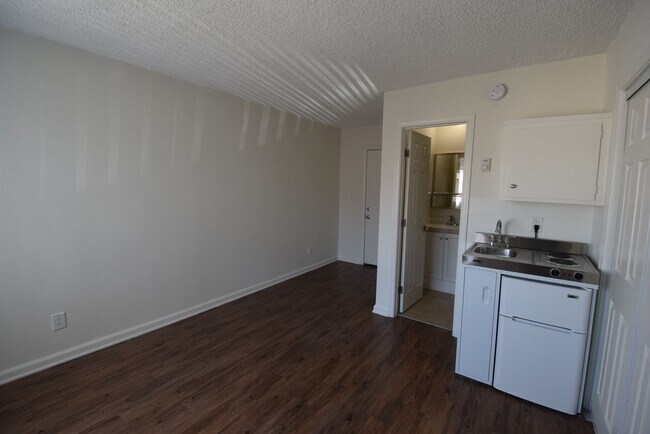 Building Photo - 5321-25