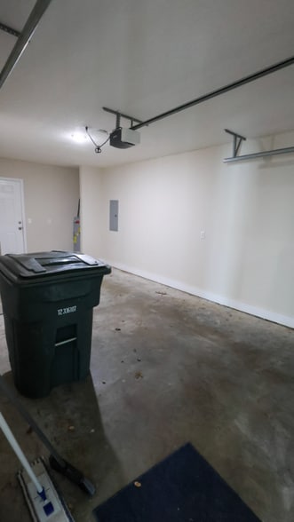 Building Photo - 122 Villa Rd