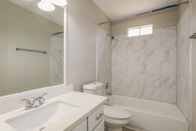 Building Photo - 16919 Amidon Dr