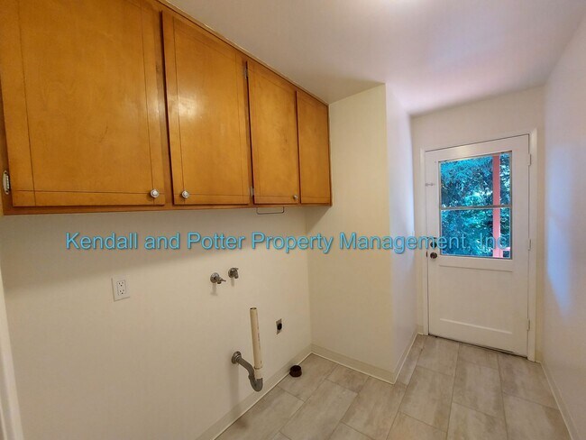 Building Photo - Spacious 4 Bedroom House In Beautiful Aptos!