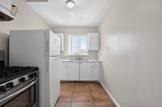 Building Photo - Charming 3BR Duplex in Los Angeles