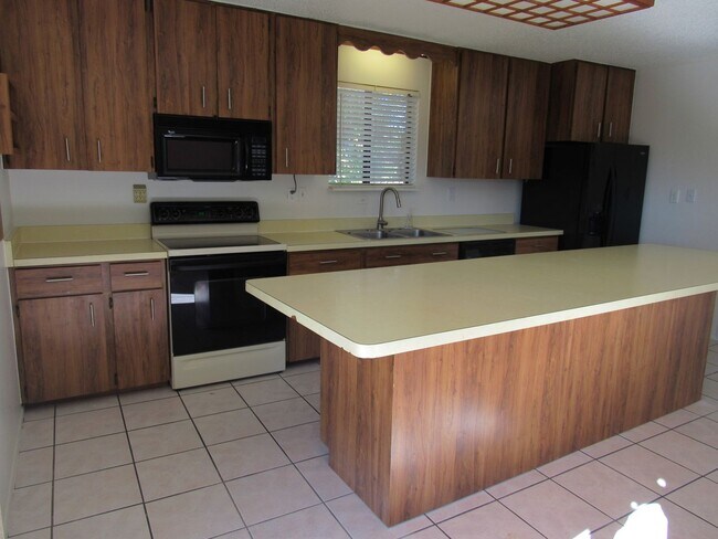 Building Photo - 2 Bedrooms plus 2 non confirming bedrooms in the basement close to light rail