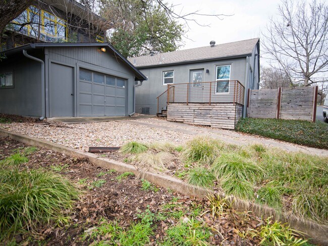 Building Photo - 701 Bouldin Ave