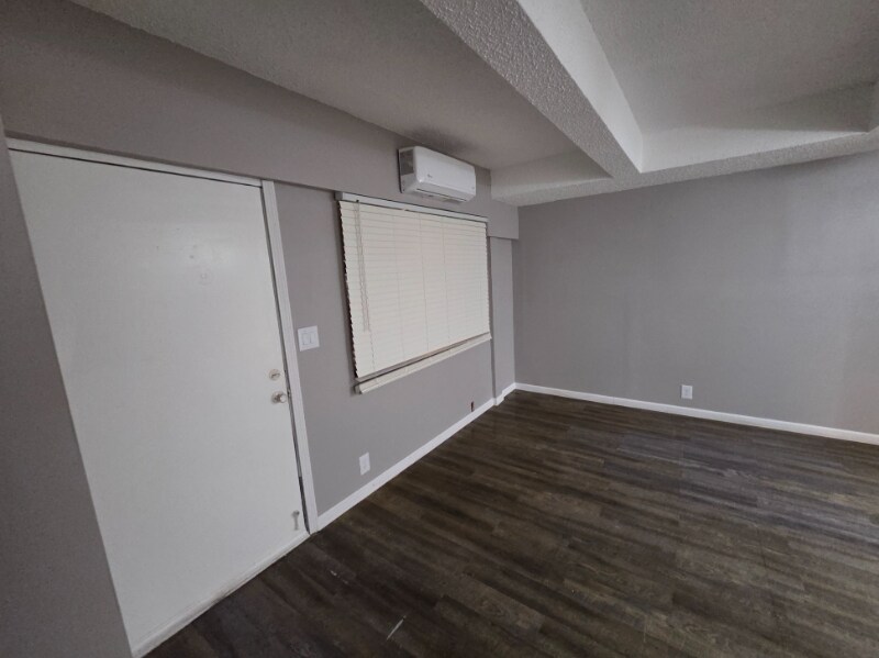 Building Photo - 734 N Country Acres Ave