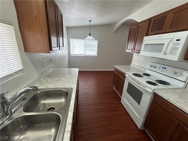 Building Photo - 1405 E McWilliams Ave