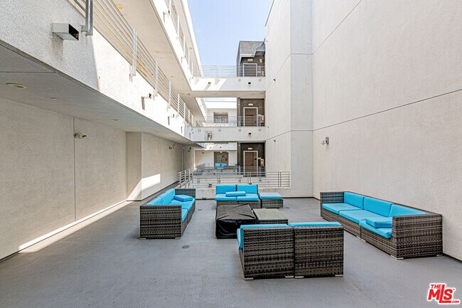 Building Photo - 1101 S Harvard Blvd