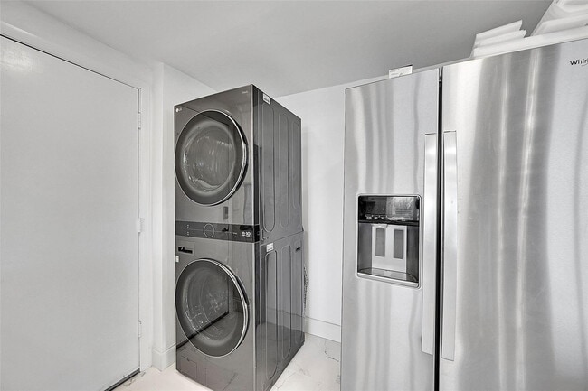 Building Photo - 1401 S Ocean Dr