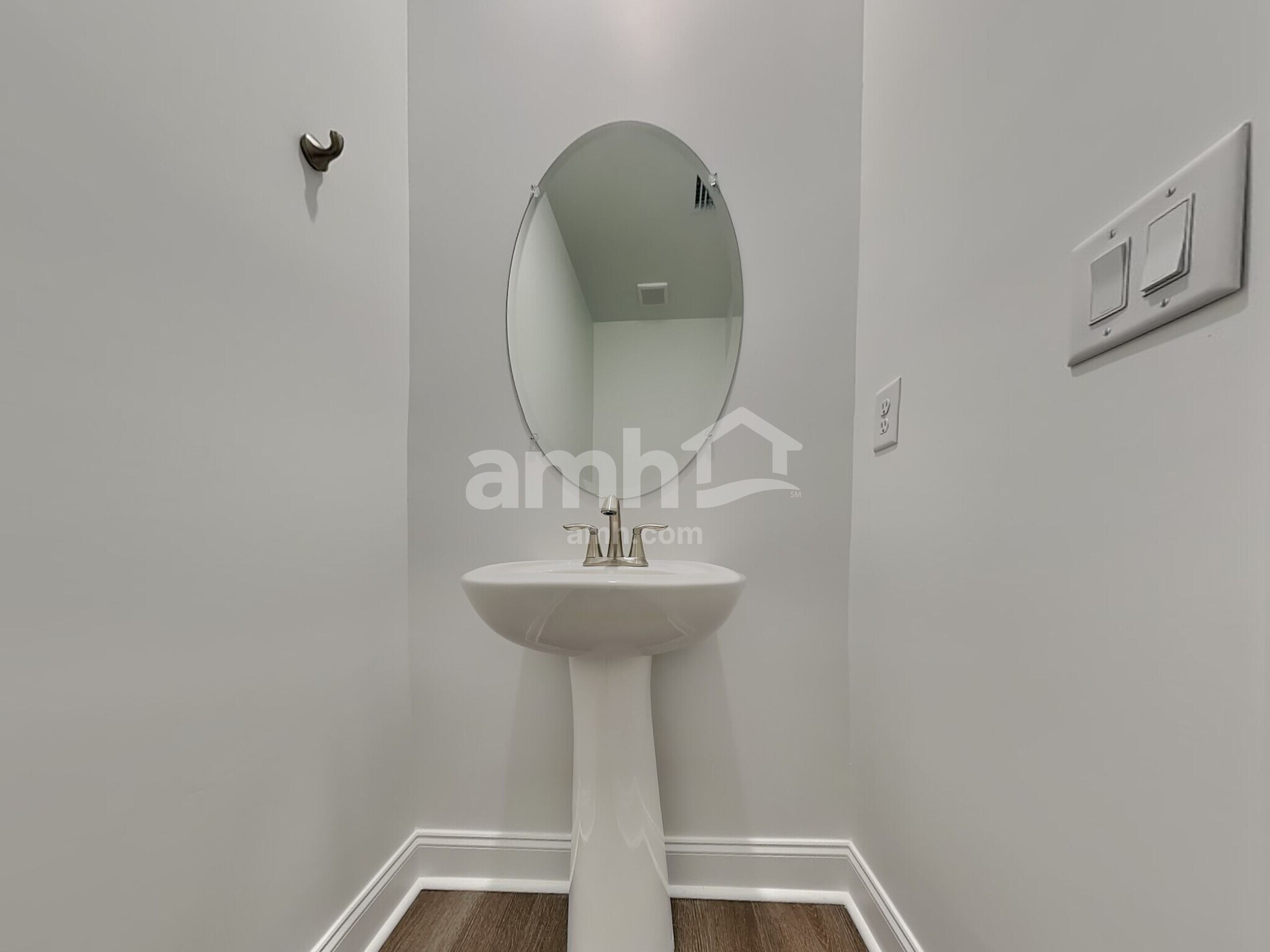 Building Photo - 531 Armstrong Curv