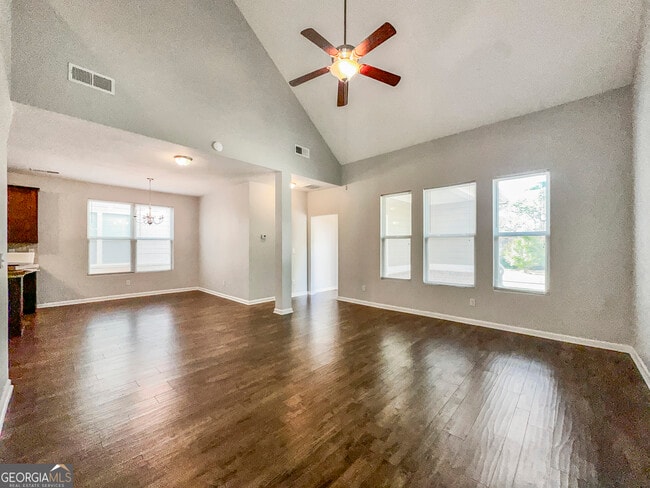 Building Photo - 166 Daisy Cir