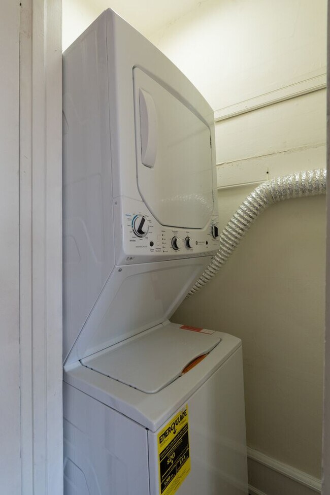 Building Photo - 5003 Pine St