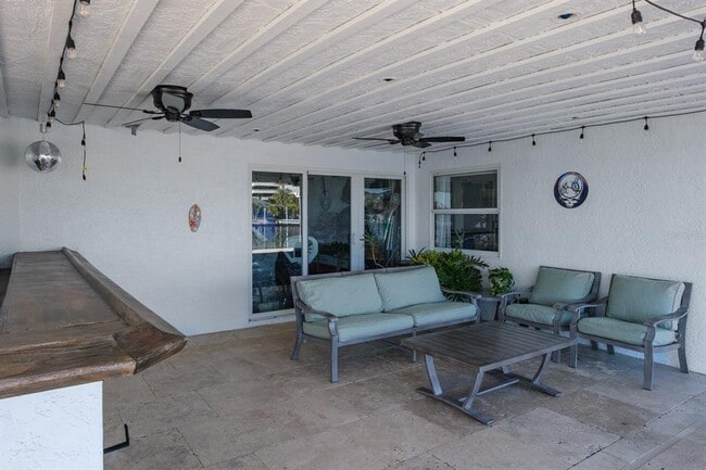 Building Photo - 5949 Seabird Dr S