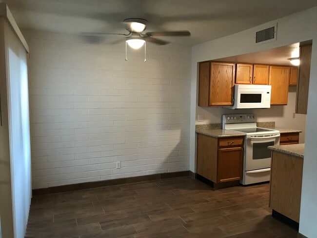 Building Photo - 2 bed 1.5 townhouse Scottsdale