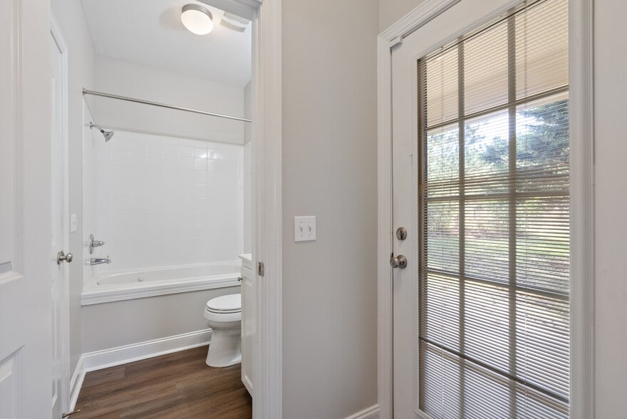 Building Photo - 728 Southpointe Commons Loop