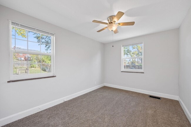 Building Photo - BRIDGETOWN - Adorable spacious 2 bed 1 bath brick ranch.