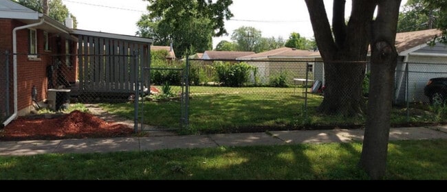 Building Photo - 2800 S 10th Ave