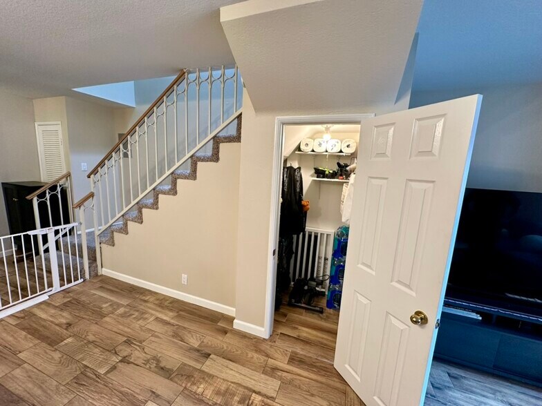 Building Photo - 537 N Adams St