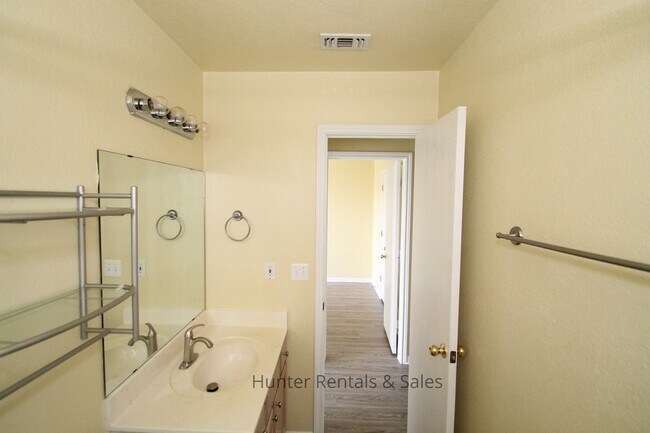 Building Photo - Awesome Three-Bedroom Across From Maxdale ...