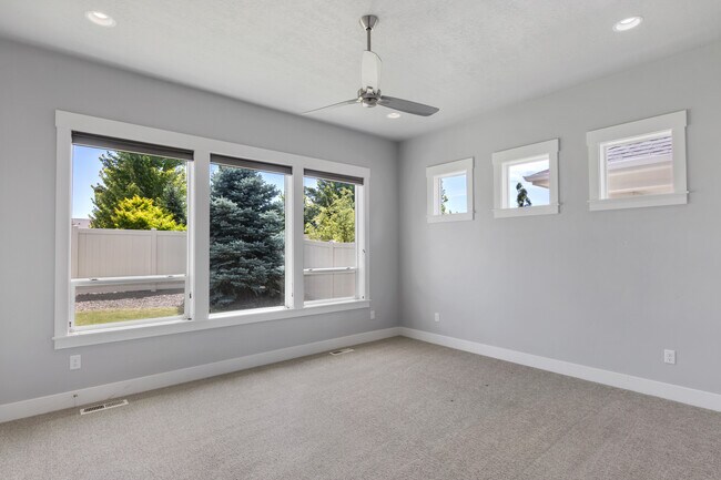 Building Photo - 9042 S La Pampa Way
