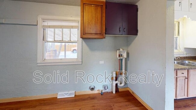 Building Photo - 806 E Mesa Ave