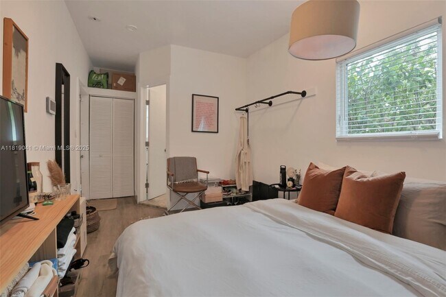 Building Photo - 405 NE 90th St