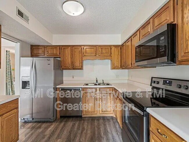 Building Photo - 717 Barlin Ct