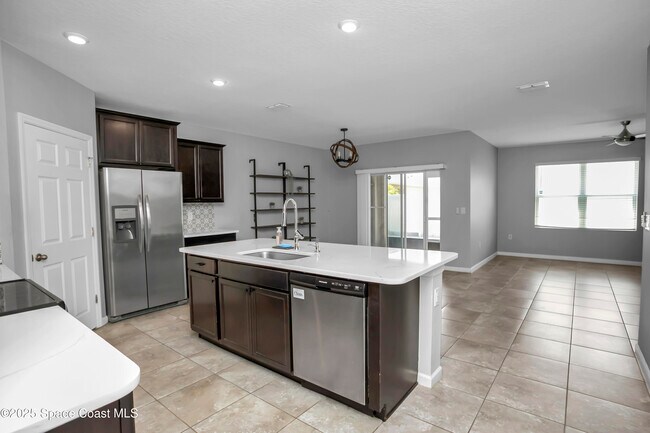 Building Photo - 975 Newton Cir