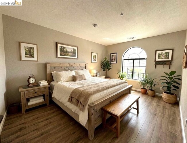 Building Photo - 20647 Maria Ct