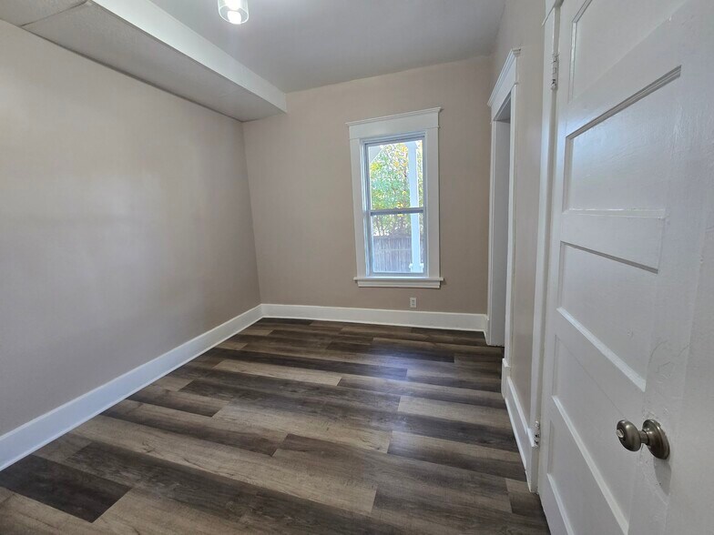 Building Photo - 1422 26th Ave N