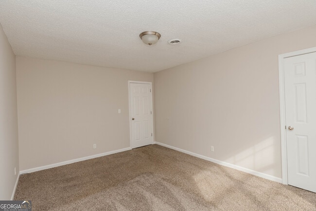 Building Photo - 424 WI Pkwy