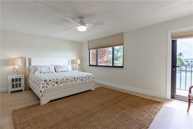 Building Photo - 1800 S Ocean Dr