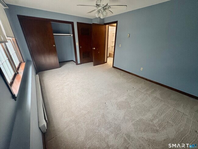 Building Photo - 302 Boston Post Rd