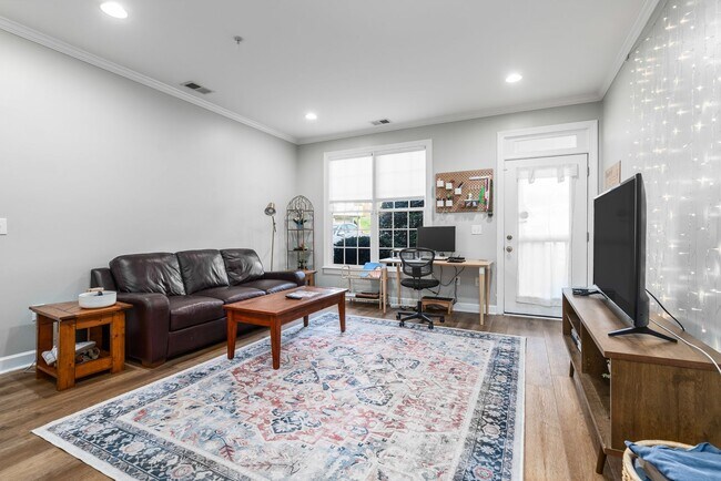 Building Photo - Cute & Cozy Condo in Southern Village!