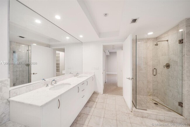 Building Photo - 1331 Brickell Bay Dr