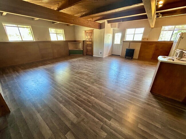 Building Photo - 701 Rincon Ridge Rd
