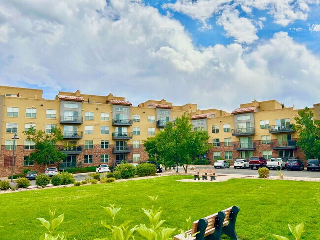 Building Photo - Bright & Peaceful 2 Bed, 2 Bath Corner Con...