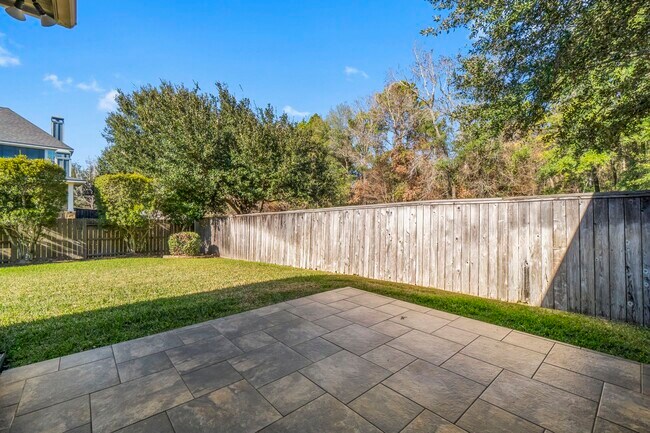 Building Photo - 161 Riverbend Way