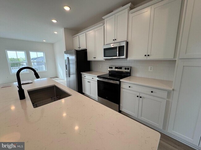 Building Photo - 36122 Wilderness Shores Way