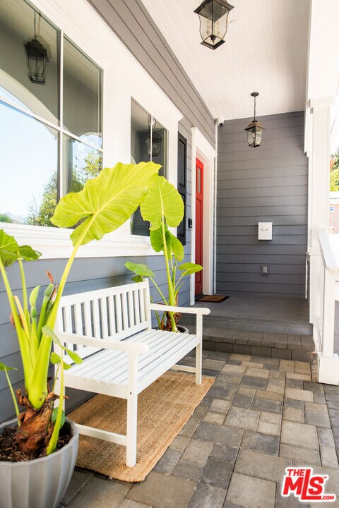 Building Photo - 12142 Hollyglen Pl