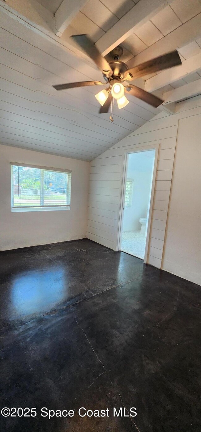 Building Photo - 1576 Avocado Ave