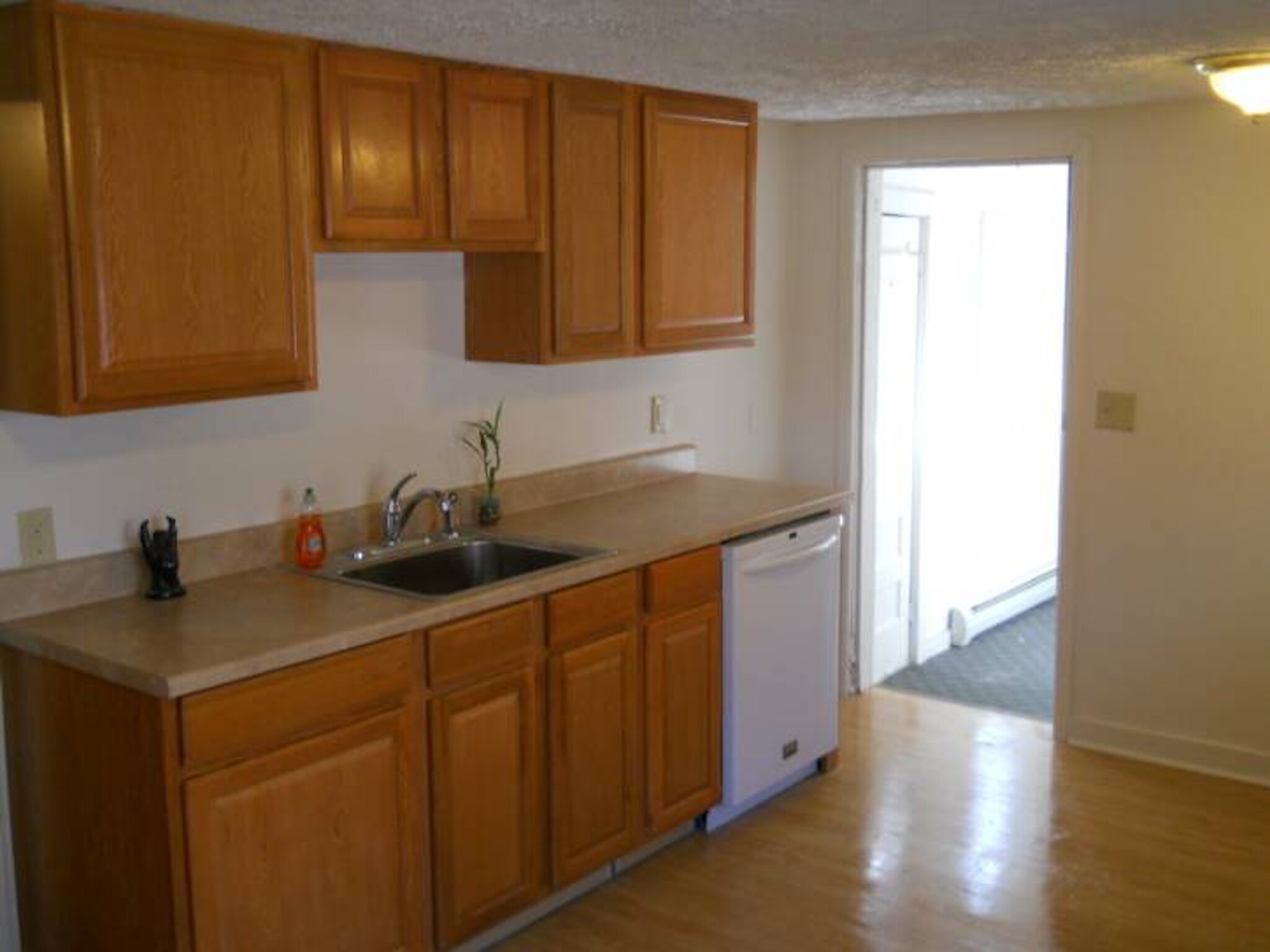 Kitchen - 127 N. Winooski Ave