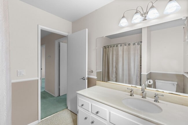 Building Photo - Beautifully Maintained Rental Home with an...